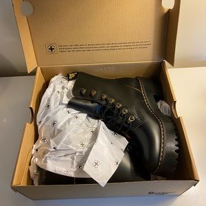 BRAND NEW Dr. martens Leona